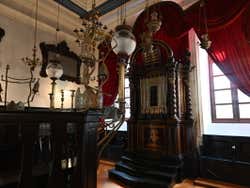 All'interno dell'antica sinagoga di Dubrovnik